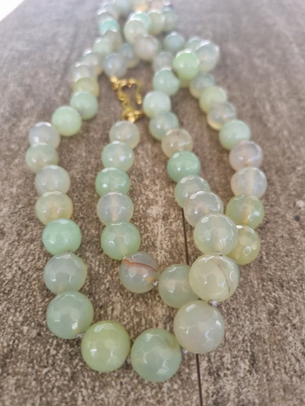 Collar largo 80 cm de piedras naturales verdes hecho a mano en Chile - El Rincón