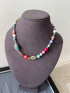 Collar asimétrico multicolor con cerámica floreada — 40 cm