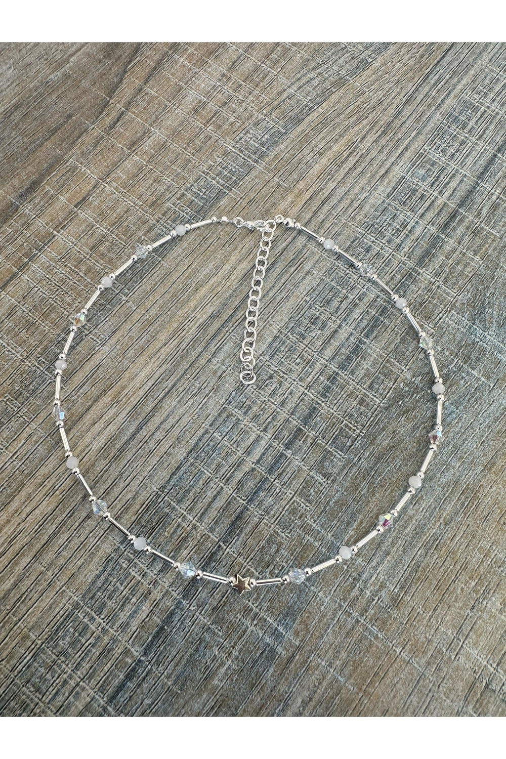 COLLAR MOSTACILLAS Y CRISTALES (J-01)