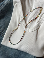 Collar veraniego de mostacillas asimétrico con piedras naturales. 41cm