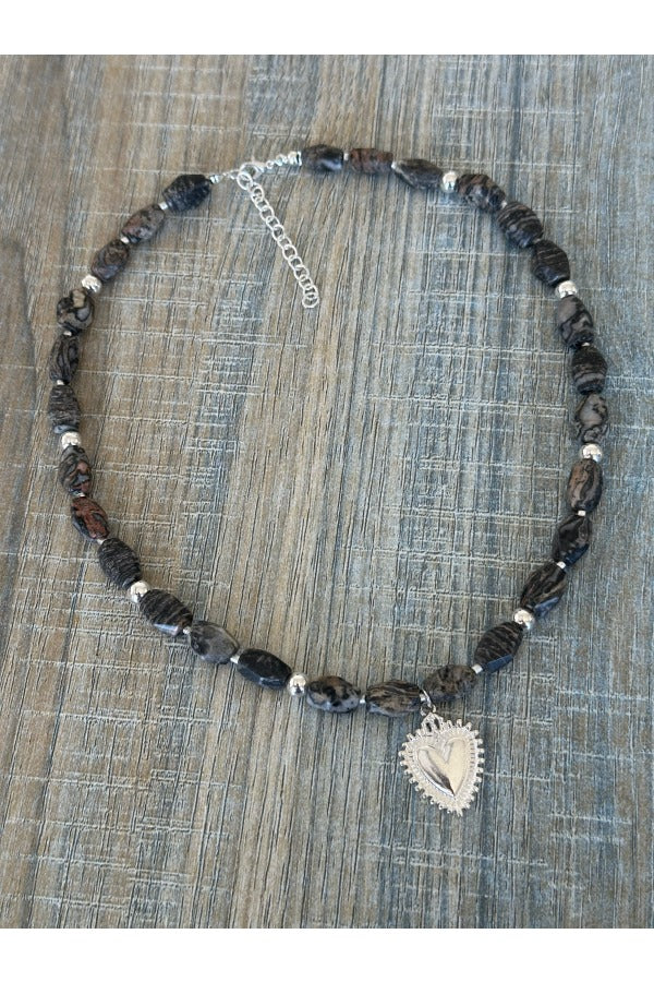 COLLAR PIEDRA GRIS Y CORAZÓN(J-08)