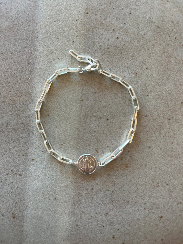 Pulsera de mujer cadena cartier con conector San Benito. Bronce enchapado en plata. 21cm ajustable (R26)